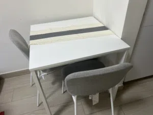 طاولة طعام مع كرسيين استخدام خفيف من ايكيا