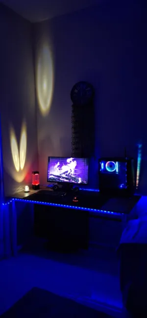 او للبدل على جوال جهاز جيمنج ممتاز نضيف ومضمون مع جميع قطعو وأغراضو المواصفات بلوصف