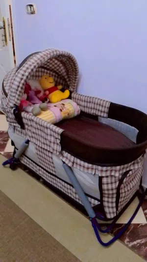 سرير اطفال مستعمل