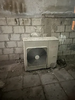 Toshiba . 2.5 - 2.9 Ton . Used0