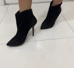 Elegant Karen Millen high heels suede boots