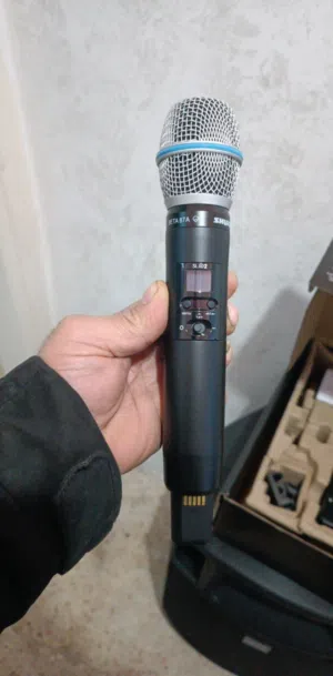 مايك لاسلكي نوع شور slxd4