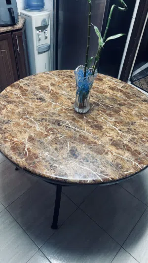 طاولة مطبخ كبيرة غرانيت