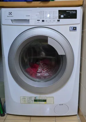 10 kg washing machine... price 80 OMR