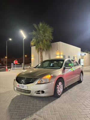 نيسان التيما 2010 نظافه ممتازه