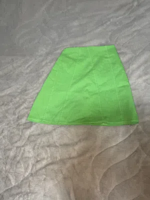 تنوره خضراء قصيره