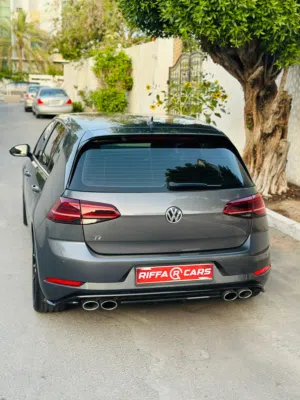 VOLKSWAGEN GOLF R. Year -2019  Performance Hot Hatch back  Single Owner. Panoramic Sunroof.