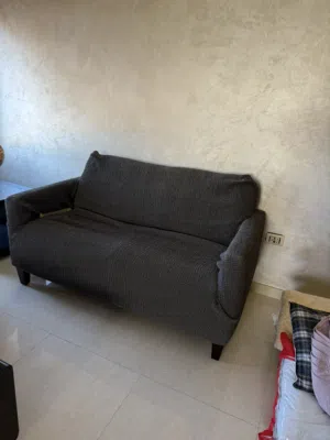 طقم كنب مع طاولة تلفزيون للبيع