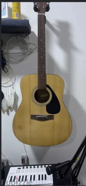 For sale yamaha acoustic guitar F310