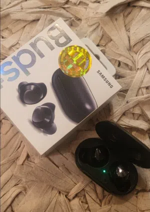 للبيع  سماعة   Samsung Galaxy Buds Plus والأصلي