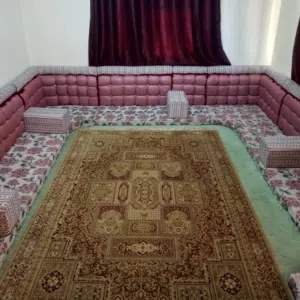 مجلس سعودي اسفنج ريبوند من السعودية لونه خمري وسلڤر بيمد 4/5 للبيع بسعر 120عمان