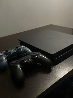 Ps4 slim 500g  نظيف استعمال خفيف جداً واقرا الوصف