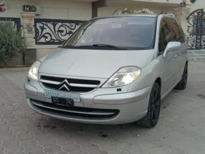 ستروين c8 استراد سويسرا ماشاء الله تبارك الله درجة أولى بمعنى الكلمة ماشية 120 ألف