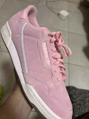 بوت اديداس اصلي 100٪ سايز 42.5 يونيسكس unisex سعر حرق 10 دنانير فقط