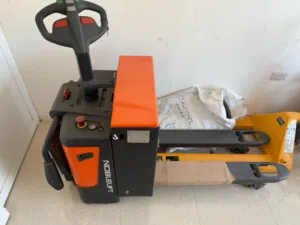 Electric hand trolly for pilots,  fast connection clamp , buckets for Excavator