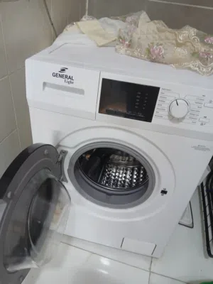 غساله اتومتيك للبيع لون ابيض  بحاله ممتازه جدا