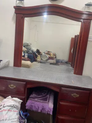 طقم دولاب و سرير و تسريحه و 2 كوميدينو