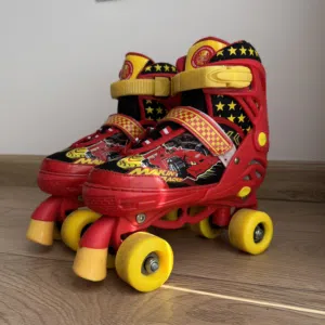 حذاء تزلج أطفال (Roller Skates) مستعمل