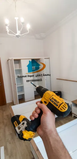 فني اثاث منزلي و مطابخ فك و تركيب و صيانة بخبرة و دقة عالية