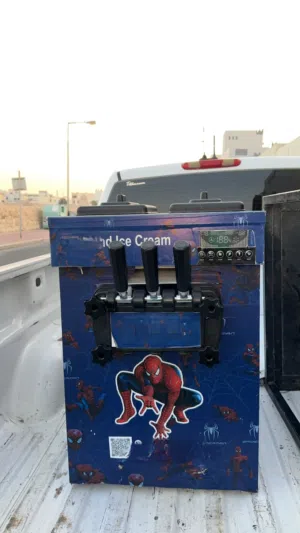 مكينة ايس كريم للبيع (تم ازالة الستيكر و صيانتها من الداخل و الخارج) و لا تشتكي من اي اعطال