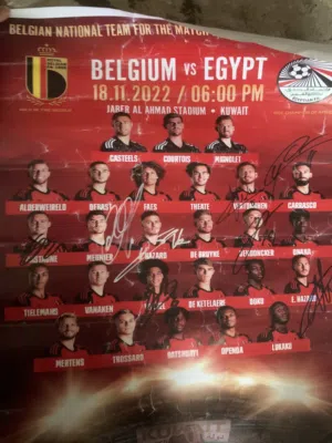 توقيع لاعبي منتخب بلجيكا مع دبوس للملابس شكل منتخب بلجيكا