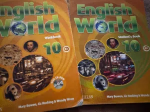 كتب مدرسيه إنجليزي وكمبيوتر English world +close up + اجيال الحاسوب الكتاب الثاني والثالث