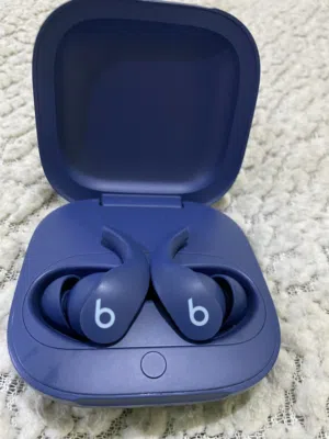 السماعة **Beats Fit Pro