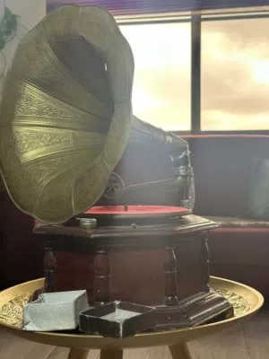 جراما فون تحفه اثريه نادره