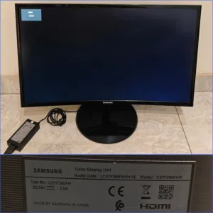 للبيع شاشة Samsung 27 inch منحنية قليل