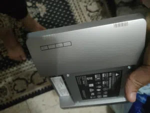 شاشة HP L7010T مقاس 10.1 بوصة، وهي شاشة تعمل باللمس مصممة خصيصًا لنقاط البيع (RPOS). [1]