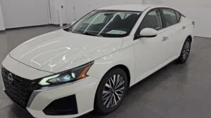 Nissan . Altima . 2023 . New1