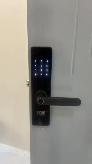 قفل باب ذكي (Smart Door Lock) عالي الجودة في الخفجي