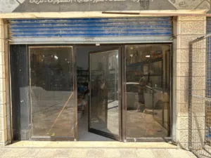 باب المينيوم قزاز ورفوف عرض اقرأ الوصف:
