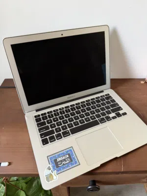MacBook Air 13-inch (2017) للبيع