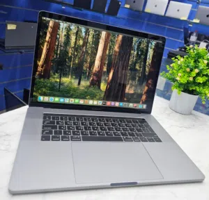 MacBook Pro A1990 2018 Touch Bar  Core i7 Processor  16gb Ram 256gb ssd 4gb Graphics Card