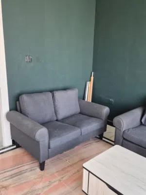 طقم كنب من ايكيامع طاوله ، متين و سالم