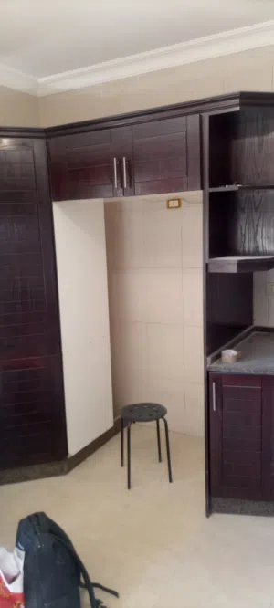 مطبخ شبه جديد تفصيل كامل مع شفاط ورجام
