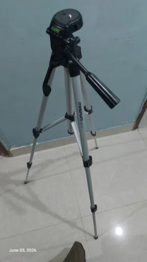اغراض بيت ( كنب ماليزي 60 دك - جلاية صحون midea 40 دك - طاولة سفره مع 6 مقاعد 70 دك - فرن كهرباءي )