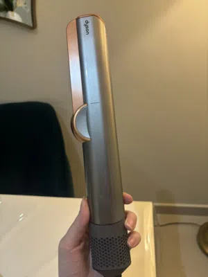 Dyson Airstrait  أصلي بحالة ممتازة