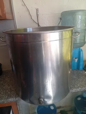 طنجرة ستالس حجم 150 لتر استخدام غذائي بحاله جيدة