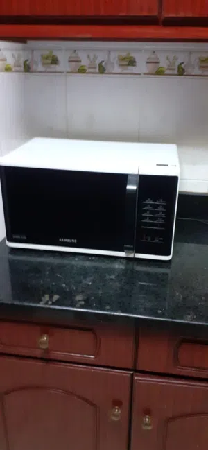 Samsung Microwave Oven - Excellent Condition & Fully Functional