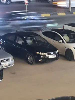 كيا فورتي 2009 فل كامل صنف عالي. مع فتحه وكراسي جلد مدفأه لون اسود بجنن ولا خشط عل 0772575 واقع احلى