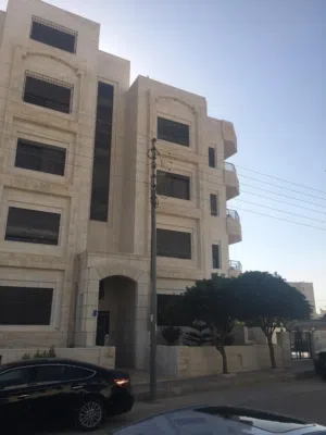شقة مميزة مجددة بالكامل تشطيبات مميزة للبيع شفابدران - طابق تسوية