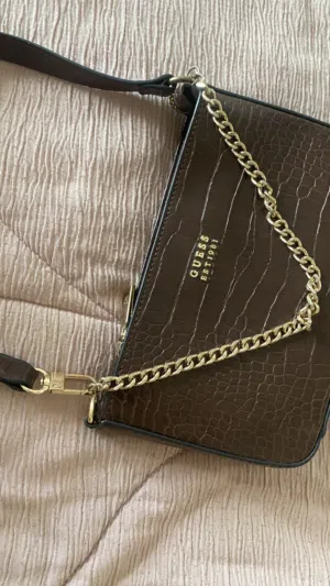 شنطة ماركة Guess