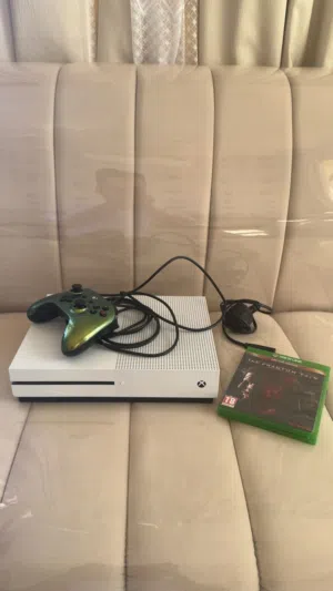 Xbox one s للبيع او للبدل بأيفون