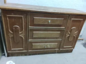 بوفيه بحالة جيدة للبيع اثاث غرف نوم خشب لاتيه