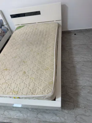 للبيع سرير نوم بحالة ممتازة