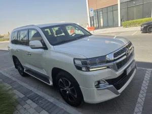 Toyota land cruiser grand touring 2021