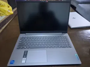 جهاز شبه جديد يصل للطلاب والاعمال Lenovo