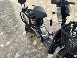 دراجه نضيفه فقط يحتاج لها كرسي